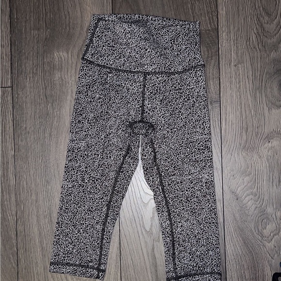 Lululemon Wunder Under Hi-Rise Size 4 with a 17" Inseam Crackle Jaquard - Picture 4 of 16